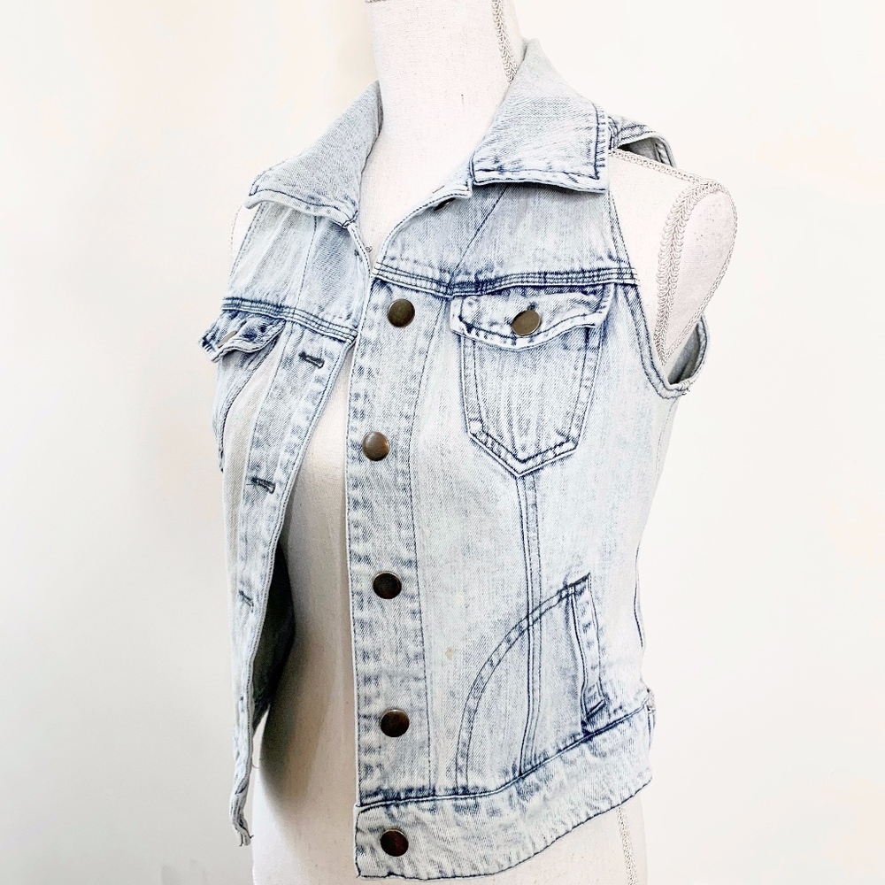 F21 Womens Small Acid Wash Sleeveless Denim Jacket